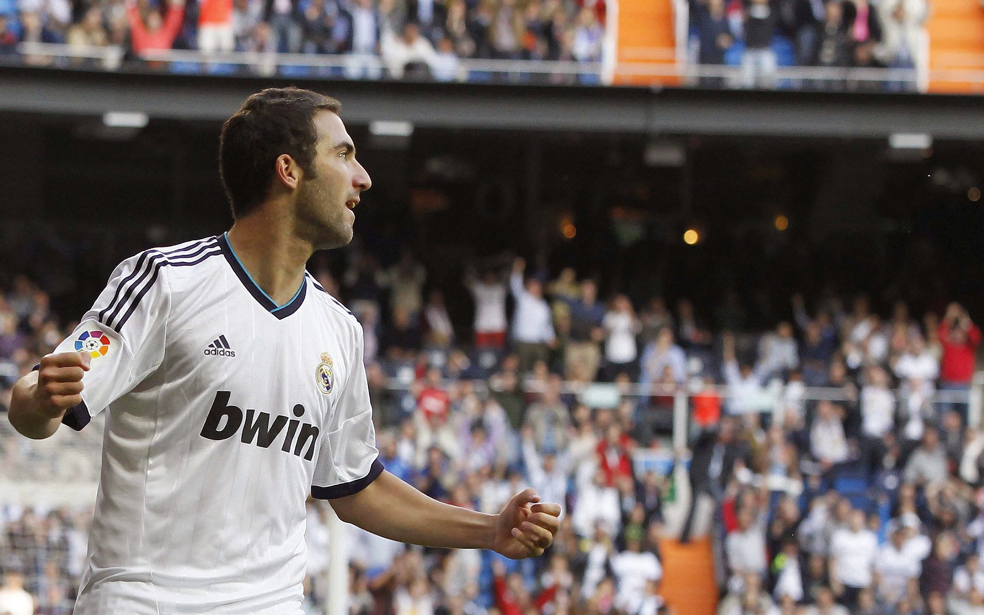 爱游戏综合娱乐-“费尔南多·比亚尔巴的球场统治力,阿根廷美洲狮队的进攻核心”